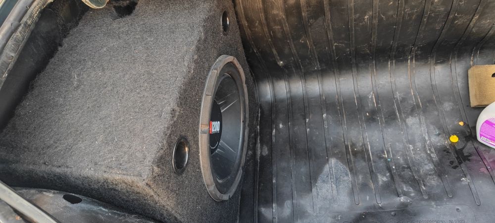 Kenvood usilitel ochilmagan JBL 1200 watli Sambufer yashigi bilan