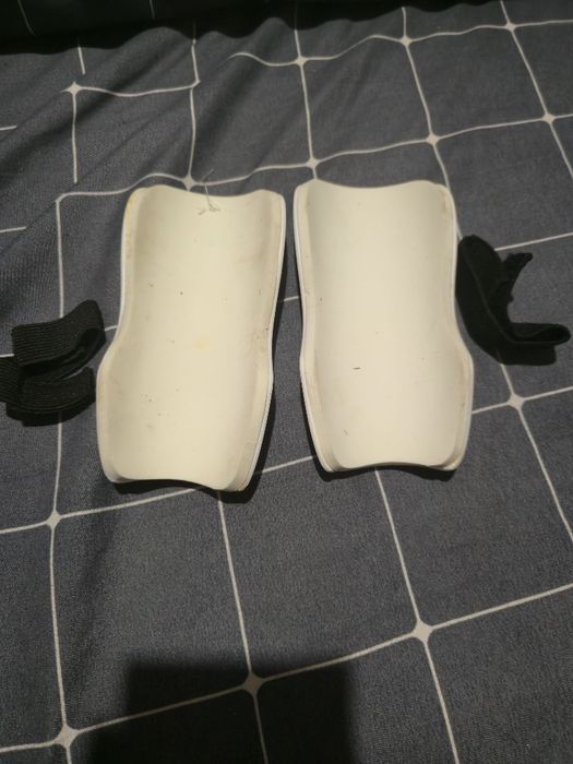 Продавам футболни кори, ползвани само веднъж.