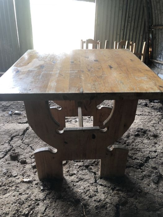 Дървени маси и столове