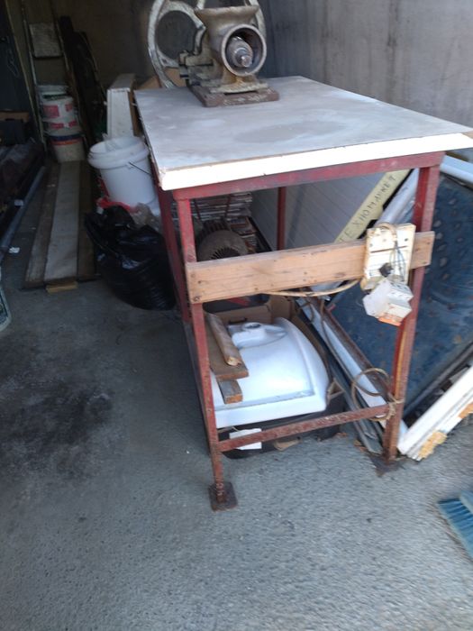 Професионална месомелачка с трифазен ел.двигател.