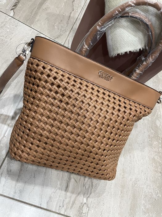 Оригинална чанта guess