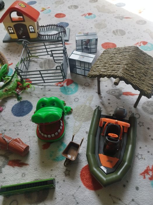 Играчки за деца и изкуствена елха