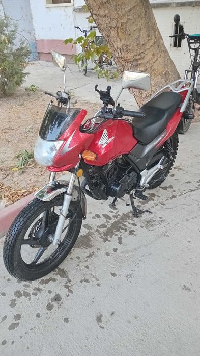 Honda 125cc sotiladi