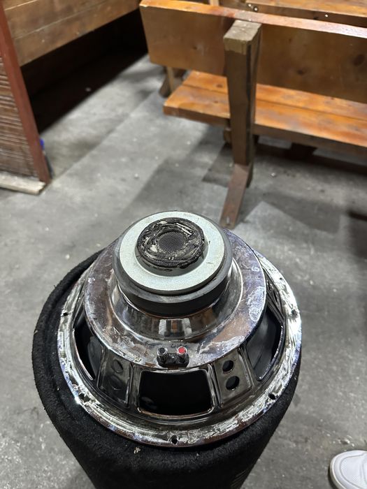 Vand subwoofer hifonics