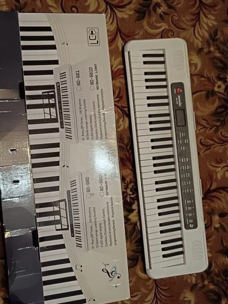 продаю синтезатор