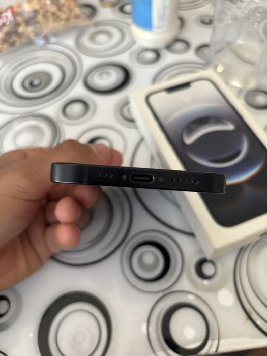 Продавам iphone 16e
