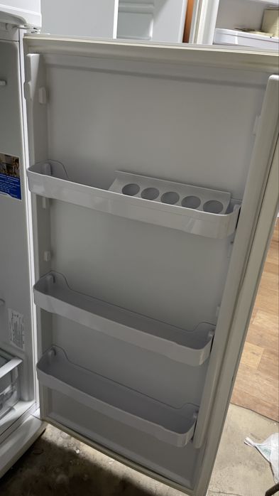 Холодильник Indesit