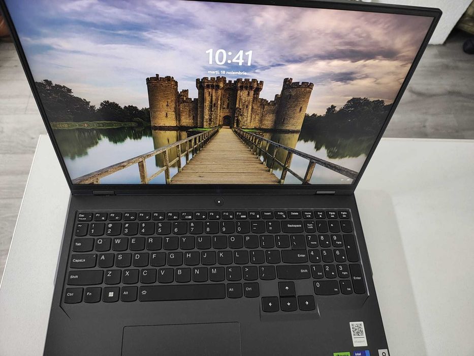 Laptop Lenovo Gaming aflat inca in garantie
