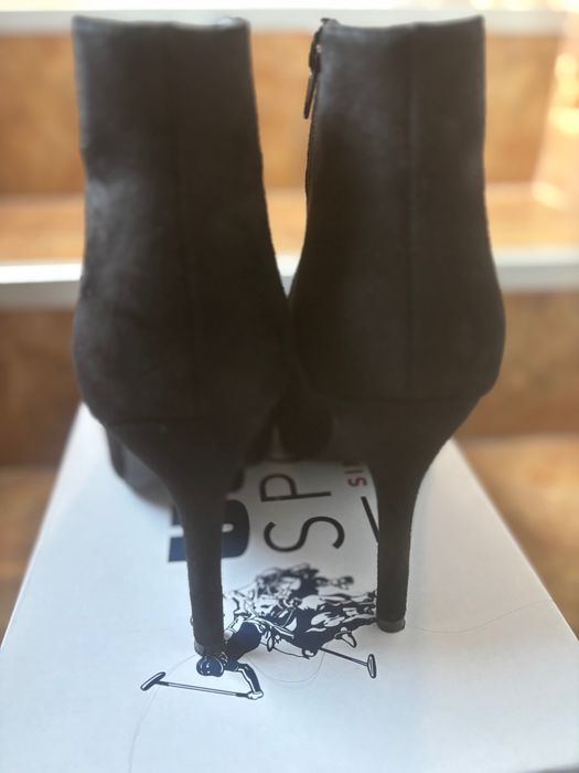 Като Нови*велурени боти на ток