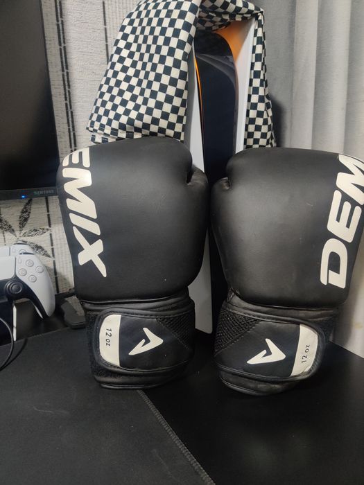 Продам боксерские перчатки