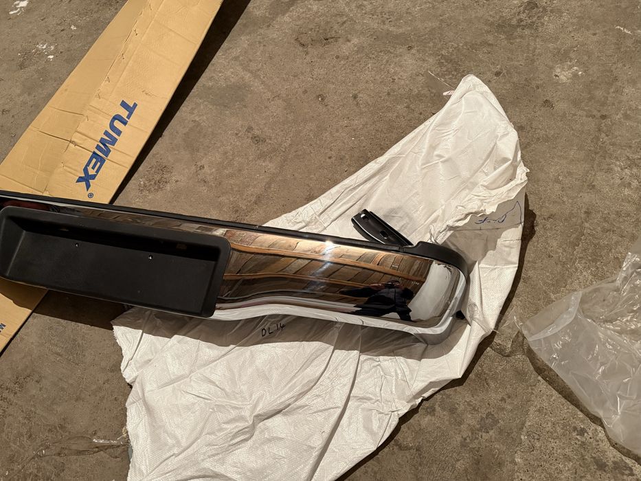 Бампер задний оригинал Hilux 2015