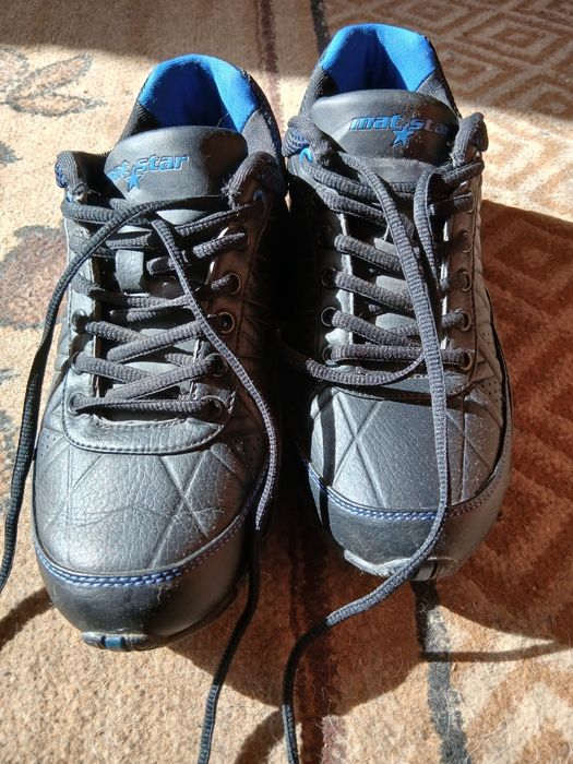 Обувки на Мат Стар