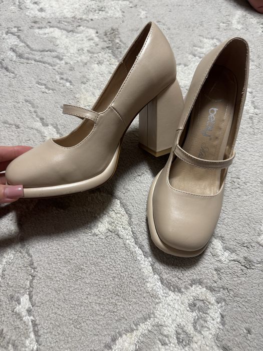 Туфли новые светлые