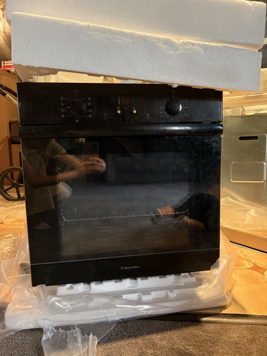 Продам духовку Electrolux