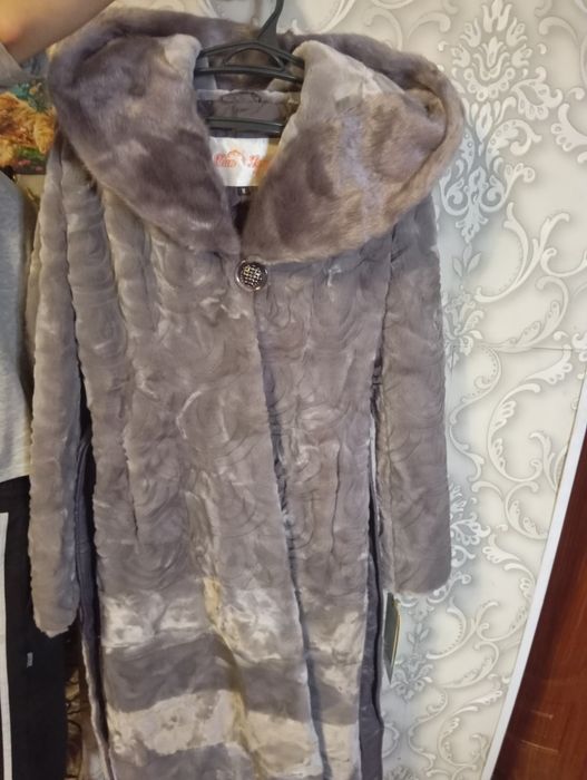 Продам шубу женскую