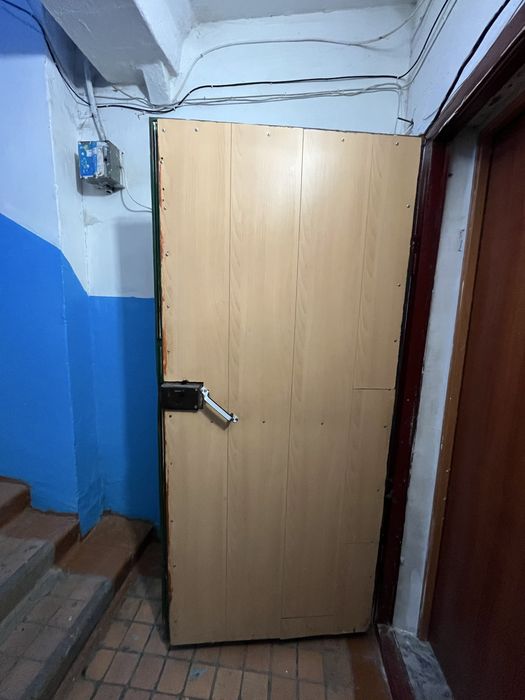 Дверь входная.