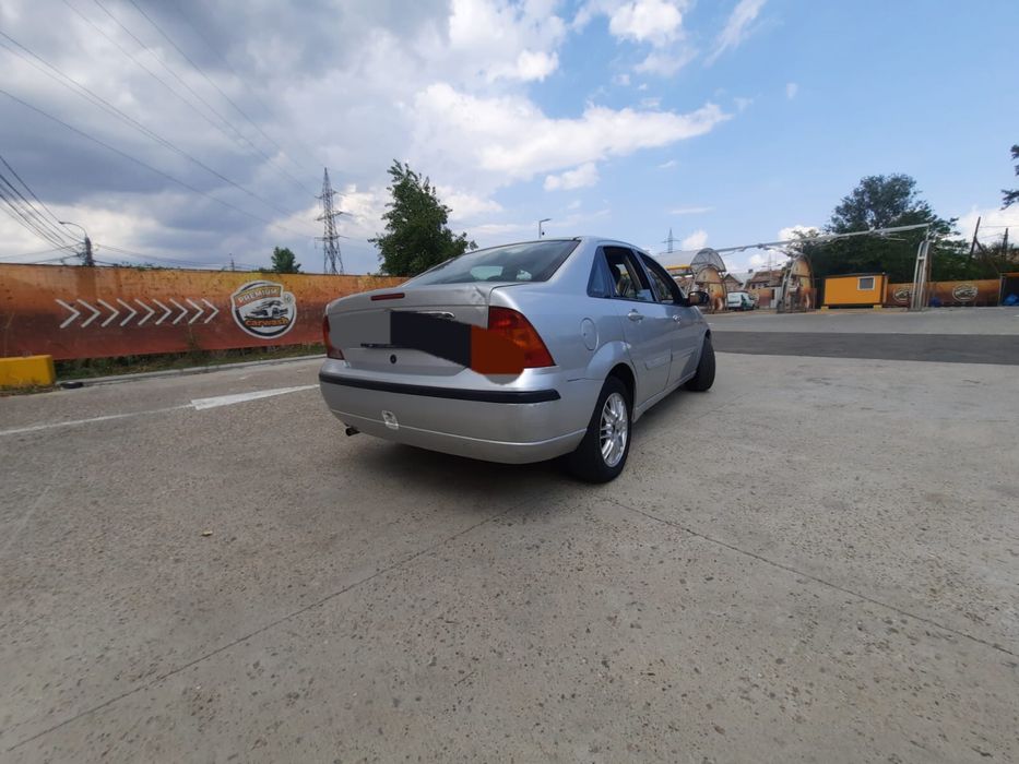 Dezmembrez ford focus 1.6 benzina 2002