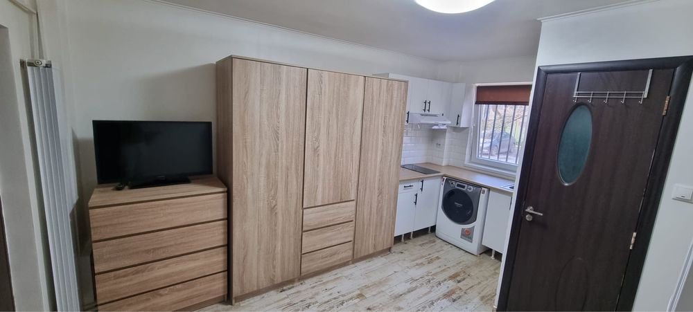 Vand garsoniera sau inchiriez