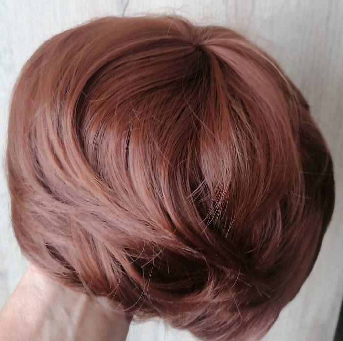 Стилна кестенява перука