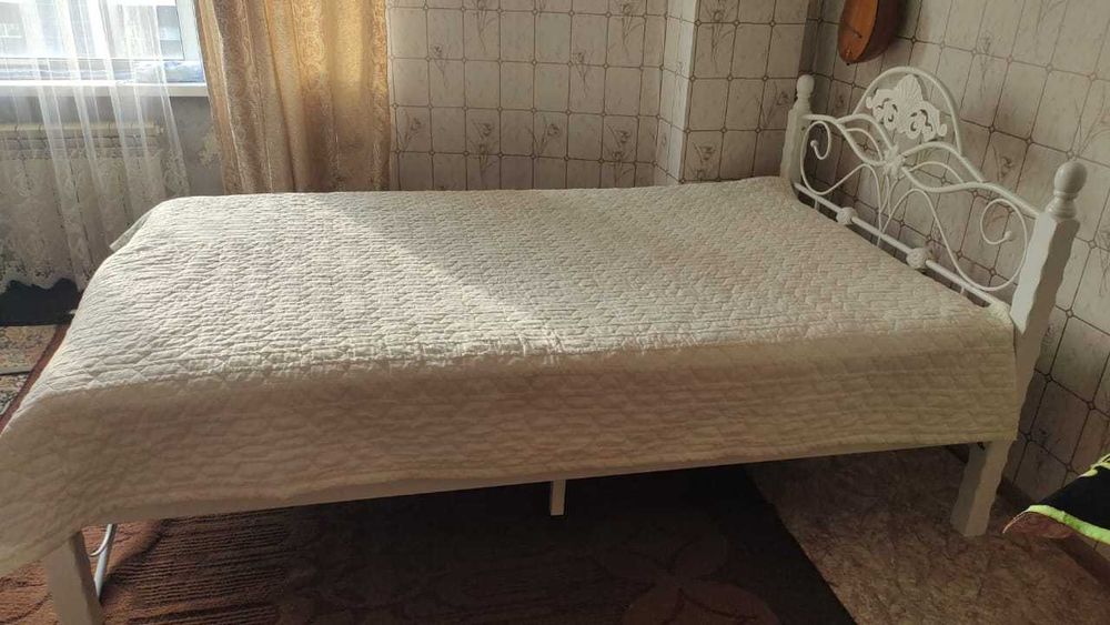 Продам кровать 120*200 срочно торг