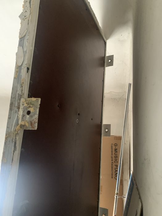 Продам железную дверь