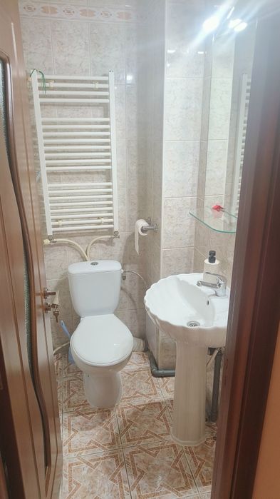 Proprietar, închiriez ap 3 cam, 2 bai, in vila