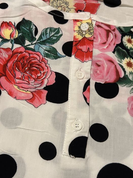 Tricou cu model de flori