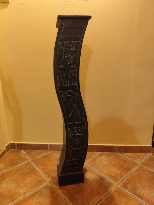 Оригинална, дървена стойка - поставка за дискове