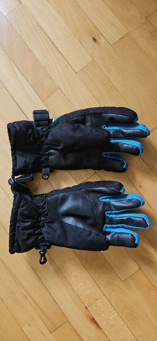 Скиорски ръкавици за около 10-12 години