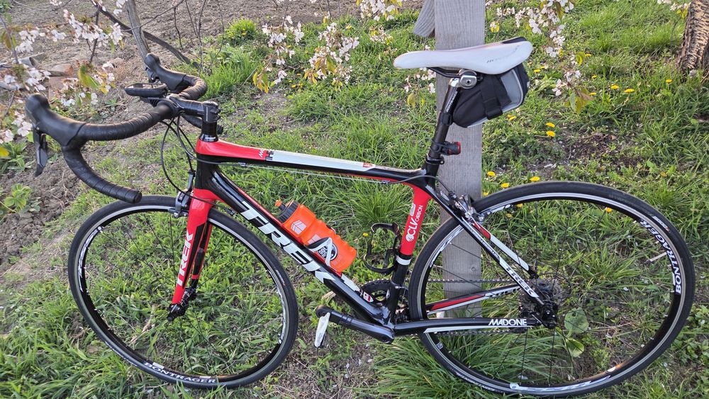 Vând cursiera carbon Trek Madone 3.5