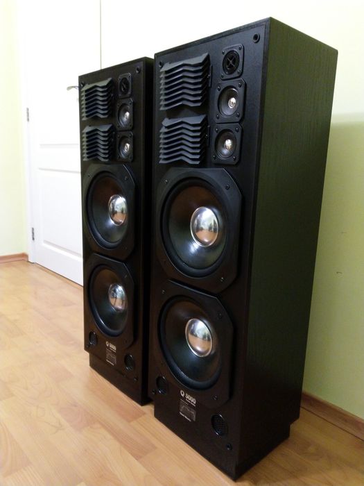 Тонколони  Universum Q 5000