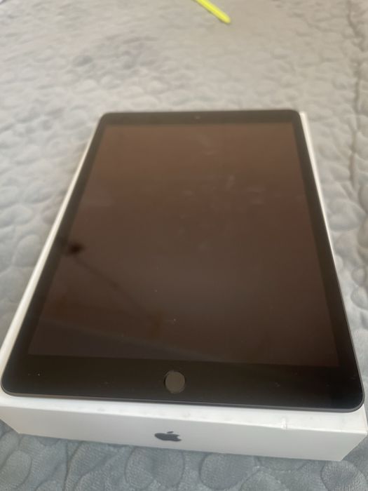 iPad 10.2  почти новый