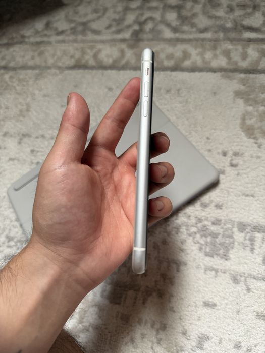 Продам Iphone XR 64GB