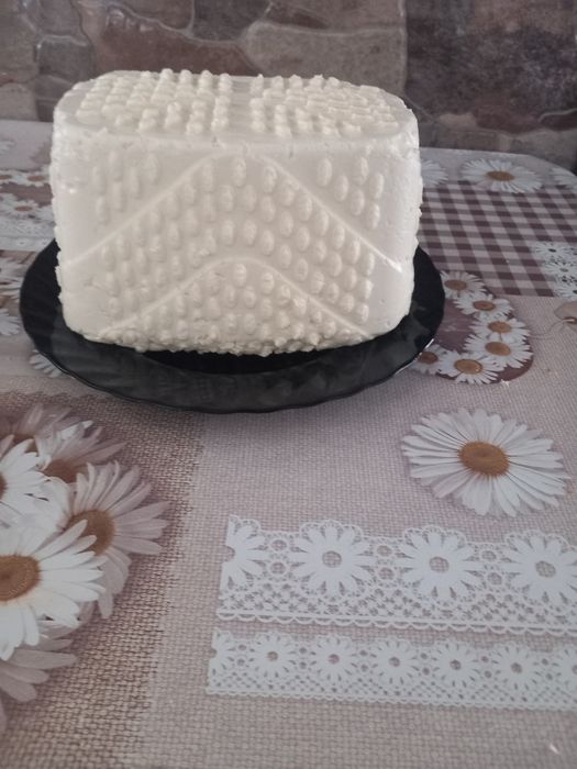 Vând brânză de vacă!