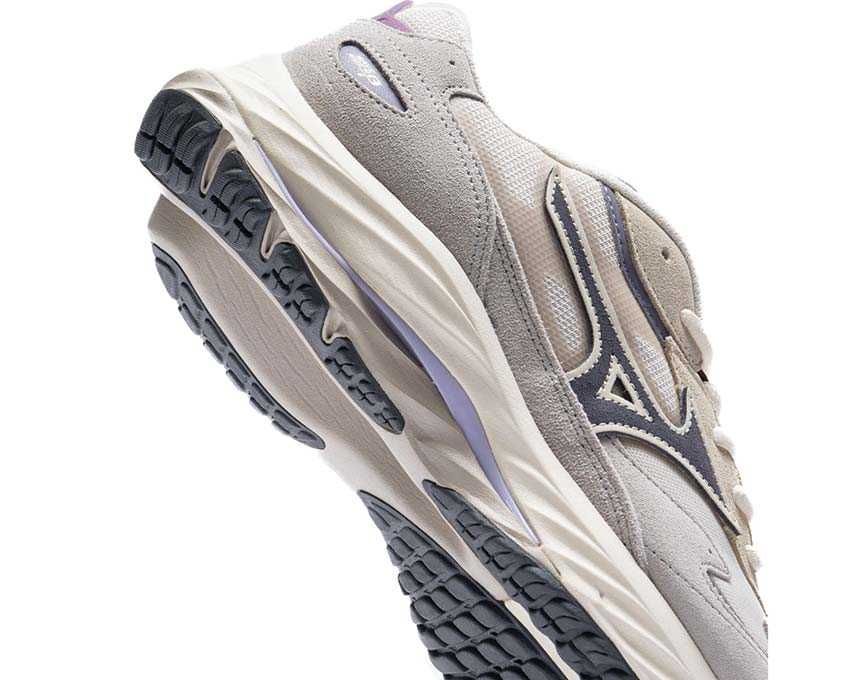 Mizuno 42 р. оригинальные кроссовки