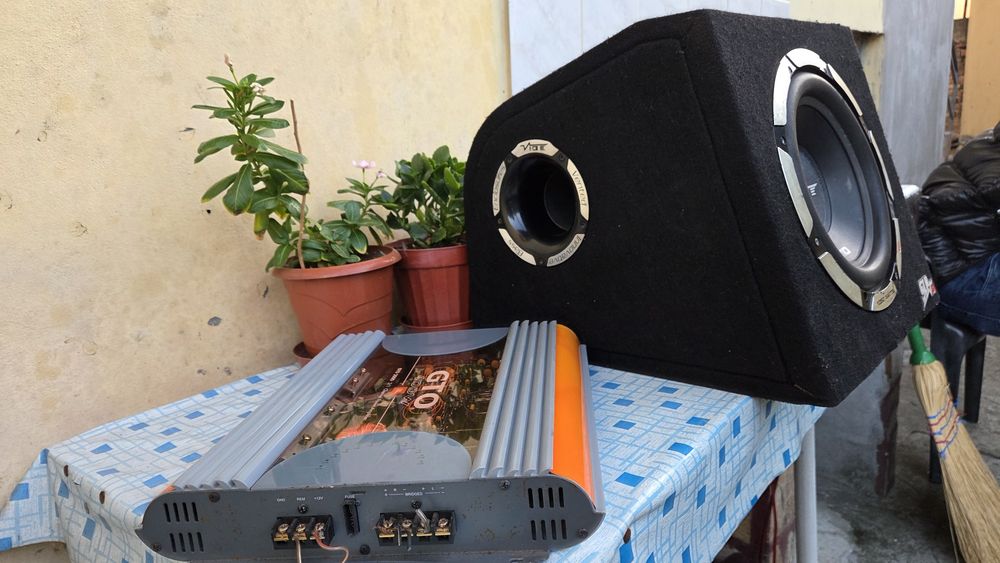 Бас каса със усилвател JBL