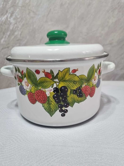 Продам Эмалированные кастрюли. Можно набором.