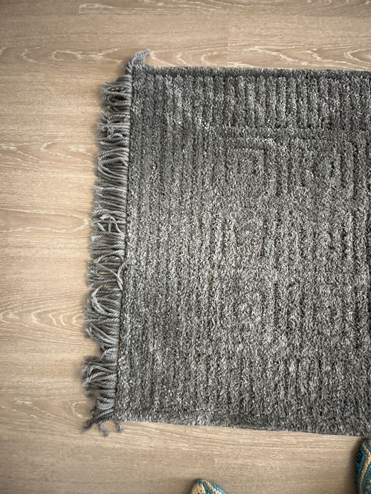 Продам коврик серый.