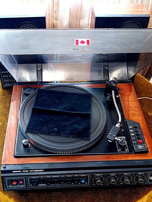 Продам Электрофон ВЕГА-108С с пластинками