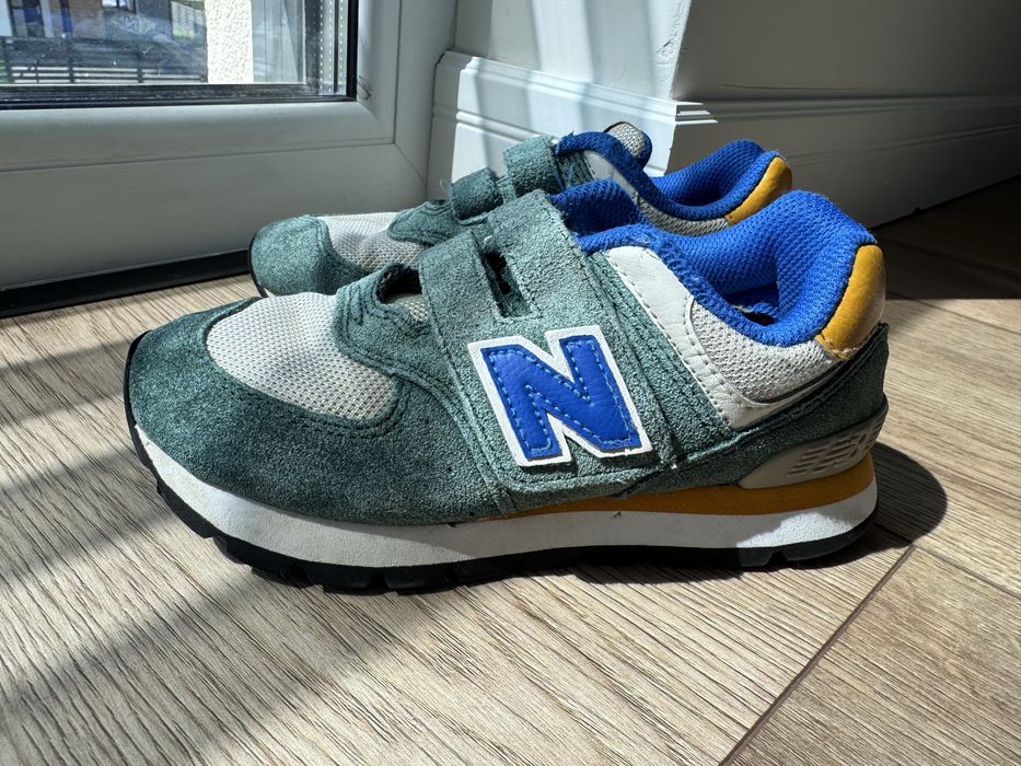 Adidasi copii marimea 31 :Veja si New Balance