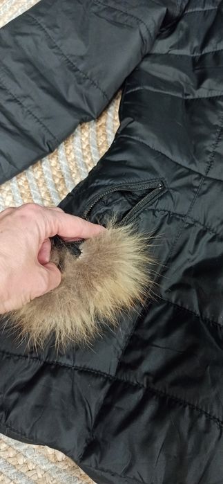 Кокетно черно шушляково яке с естествен пух