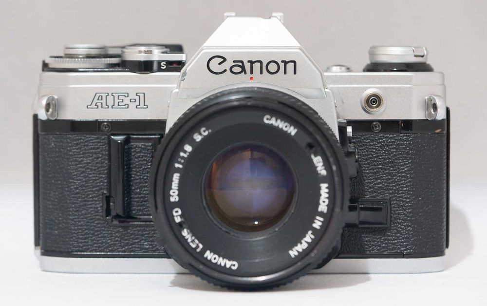 Aparat film Canon AE-1 kit cu Canon 50mm 1.8
