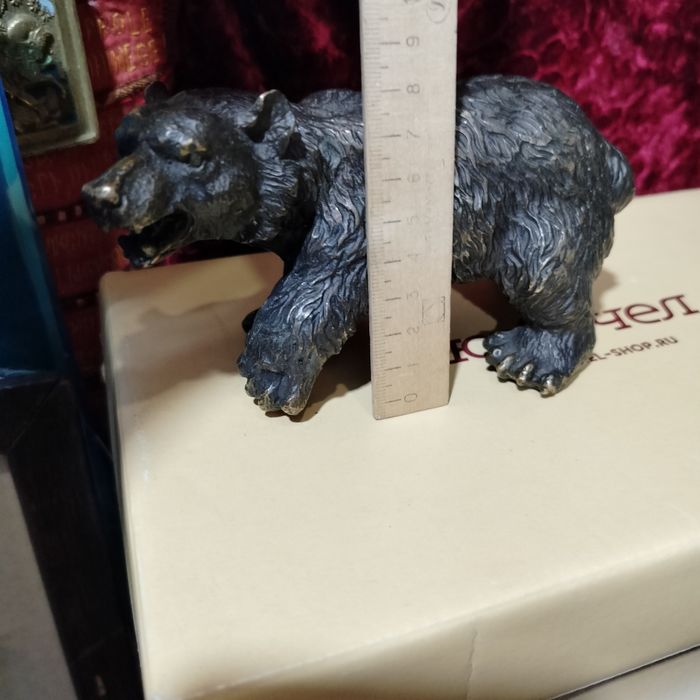 Медведи бронзовые