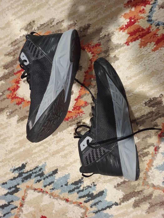 Adidasi gheata Under Armour