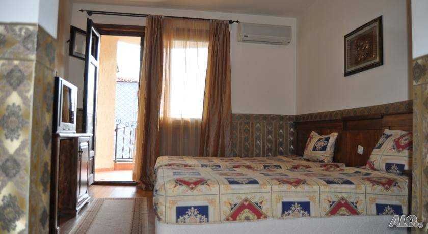 Хотел в Свети Влас с басейн на последния етаж.