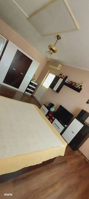 De vânzare apartament 3 camere Calea Călărașilor