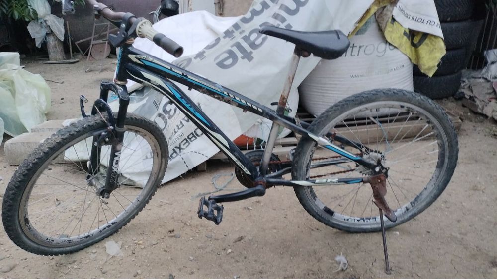 Vând bicicleta folosita