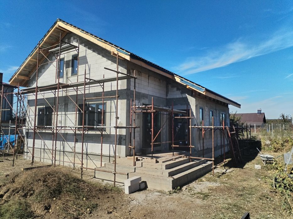 Casă sat postăvari comuna Frumușani