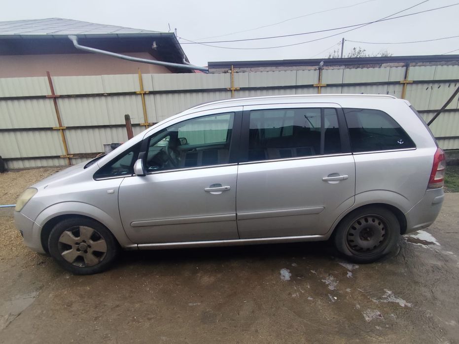 Vând  Opel Zafira