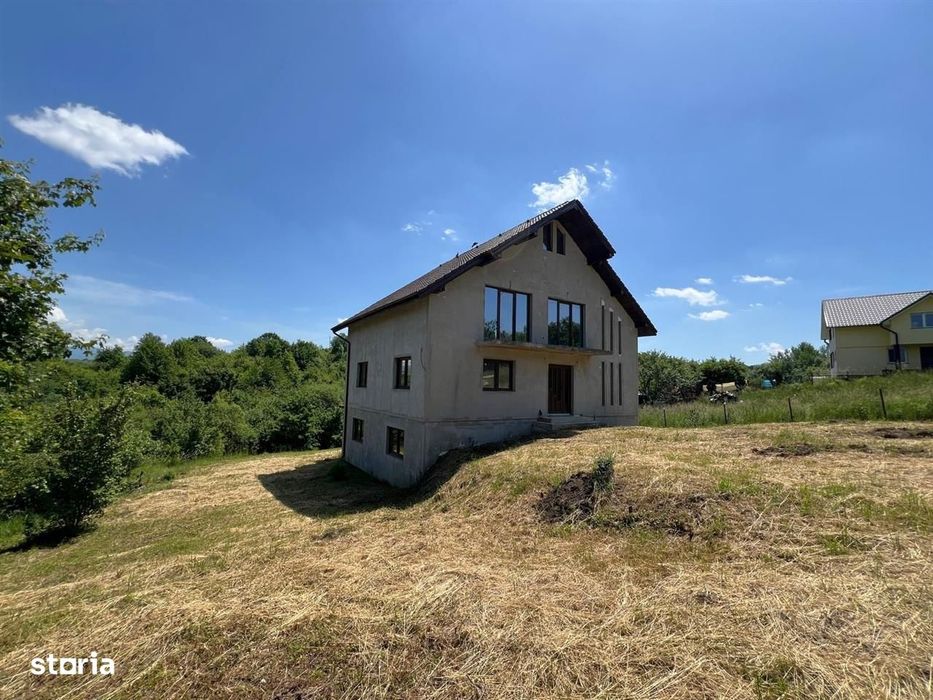 Casa semifinisata V. Ghinzii teren 18 arii